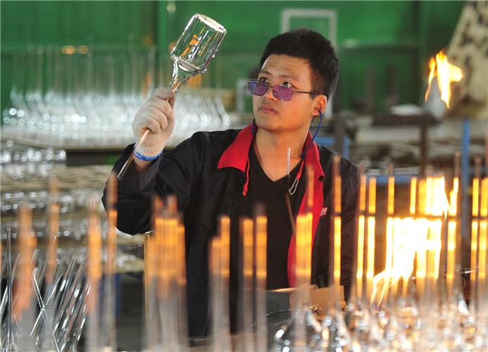长城网 河北频道 图说河北河北省河间市工艺玻璃制造行业起步于二十